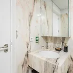 Bright In The Heart Of By Great&cosy Πόρτο