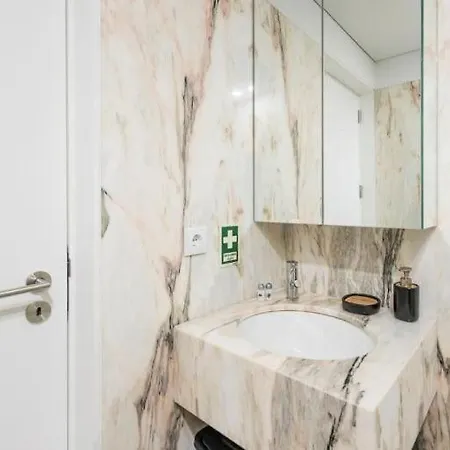 Bright In The Heart Of By Great&cosy Porto
